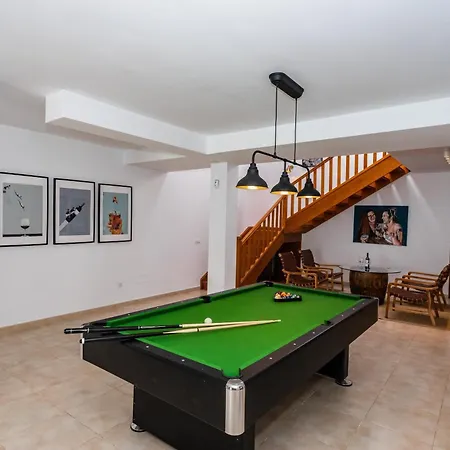 Casa Familia Villa